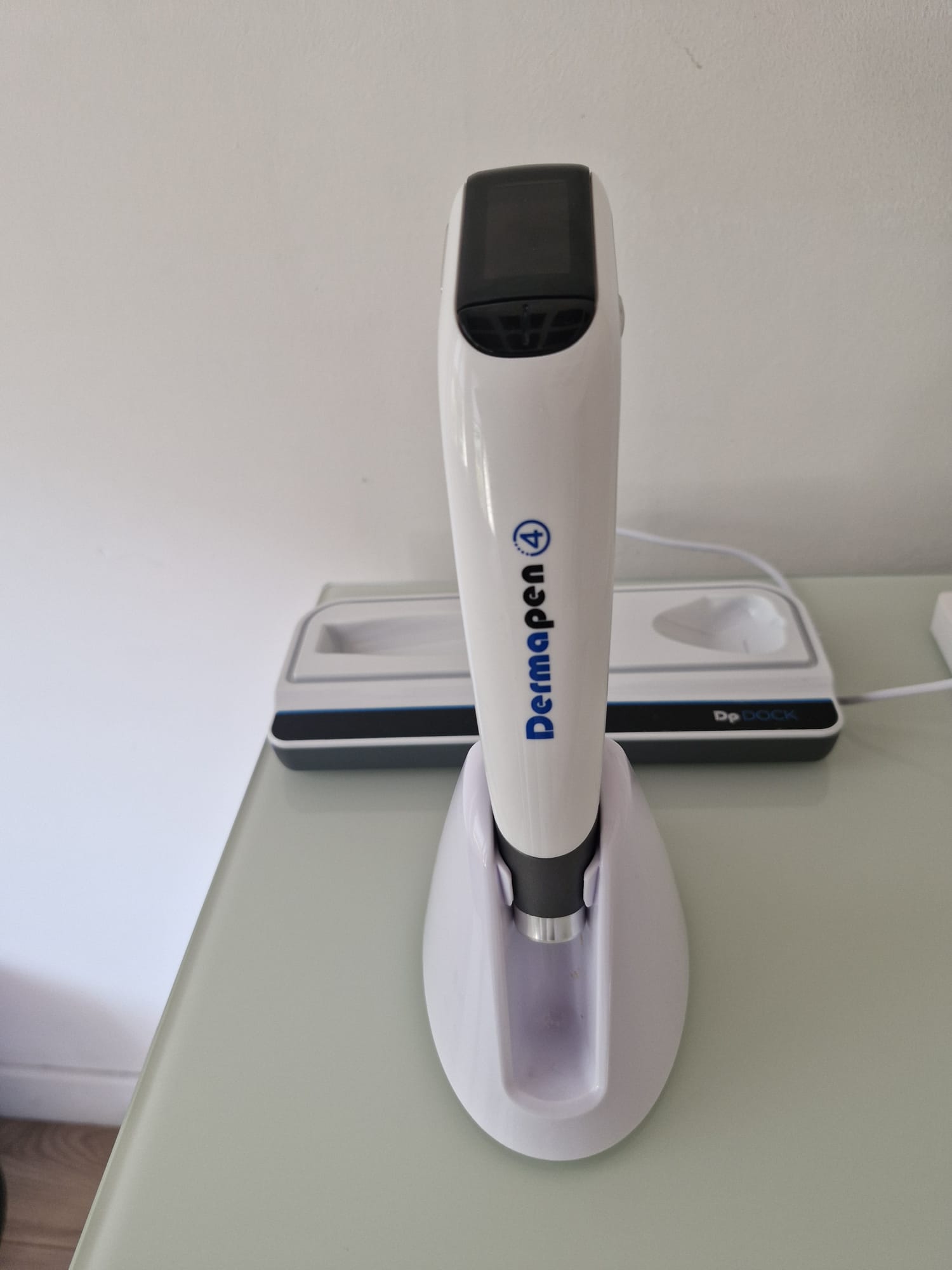 Appareil Dermapen 4 du cabinet